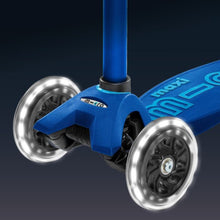 Load image into Gallery viewer, Maxi Micro LED Deluxe Scooter Blue